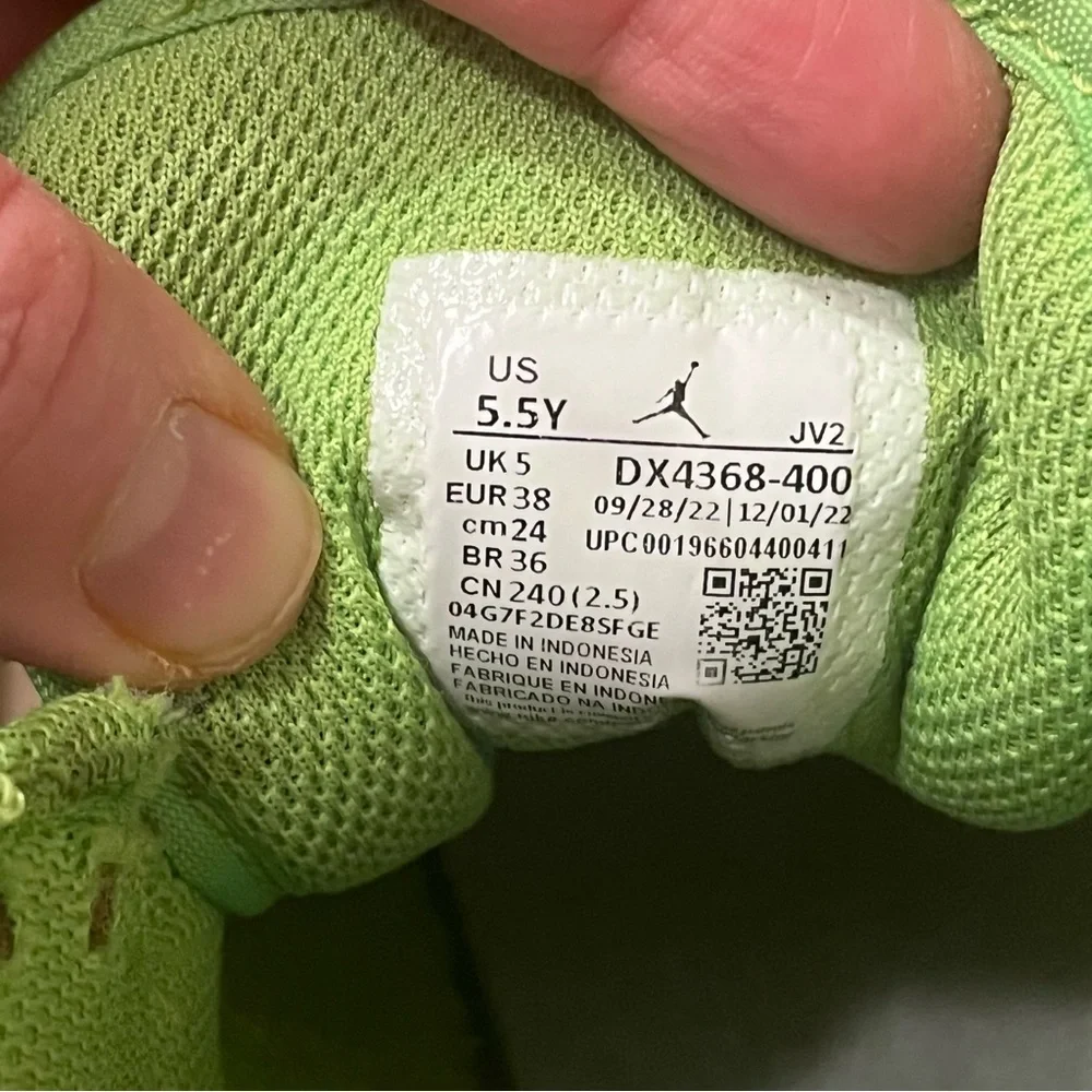 Nike Jordan Air Jordan 1 Mid SE "Recycled Grind" Sneakers - Picture 10 of 10